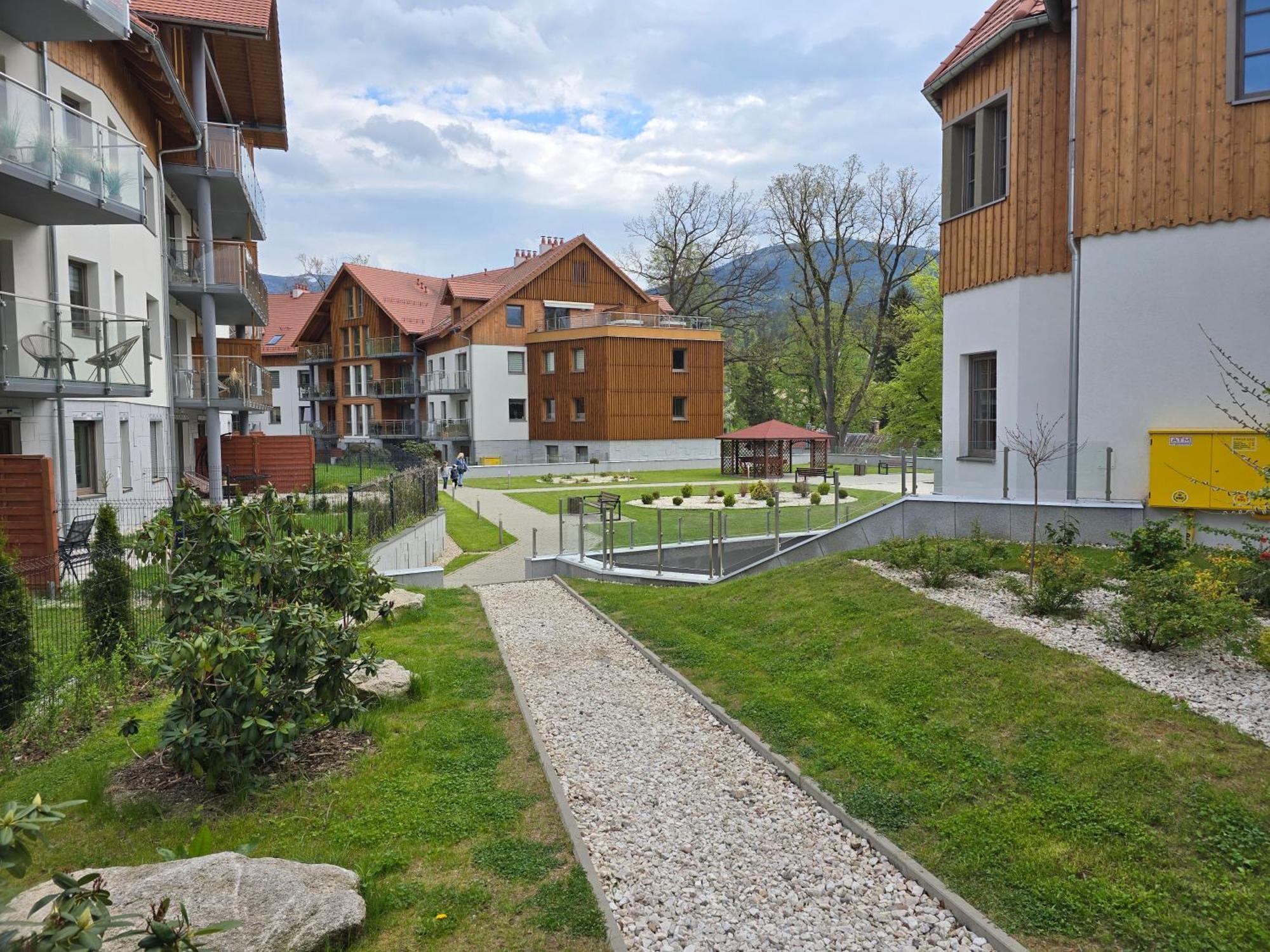 Apartament Stone Hill Z Basenem I Widokiem Na Gory 스클라르스카포렘바 외부 사진